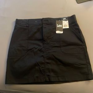 Black midrise skort. Cotton material.